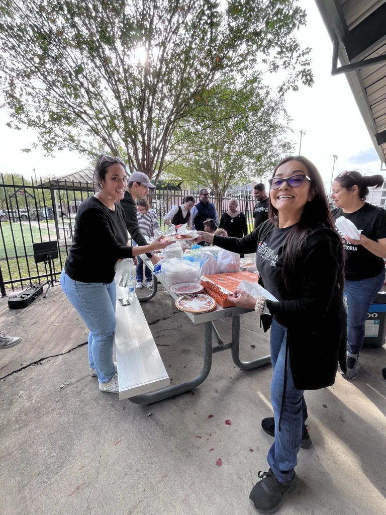 Compartir del dia de Accion de Gracias. The Nucleus Orchestral en Texas.